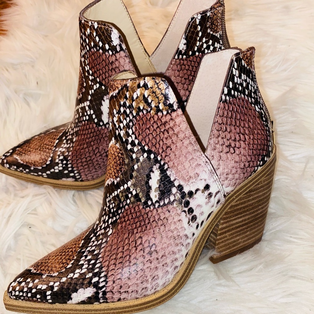 Vince Camuto Brown Snake print bootie 6 1/2